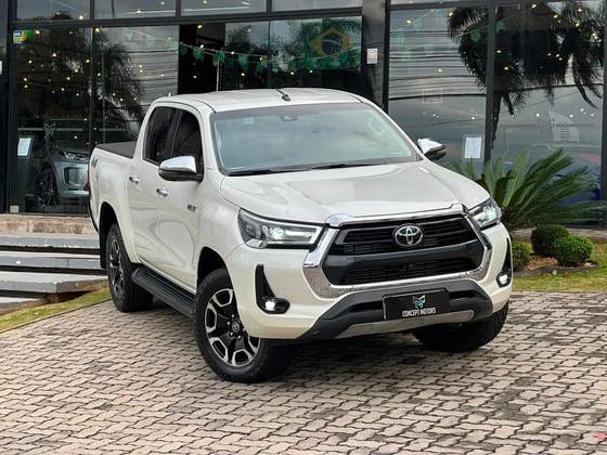 TOYOTA HILUX 2.8 D-4D TURBO DIESEL CD SRX 4X4 AUTOMÁTICO TOYOTA HILUX 2.8 D-4D TURBO DIESEL CD SRX 4X4 AUTOMÁTICO
